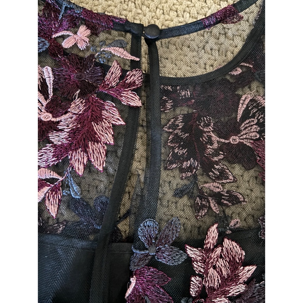 WHBM Embroidered bell sleeve shift dress - Picture 5 of 7